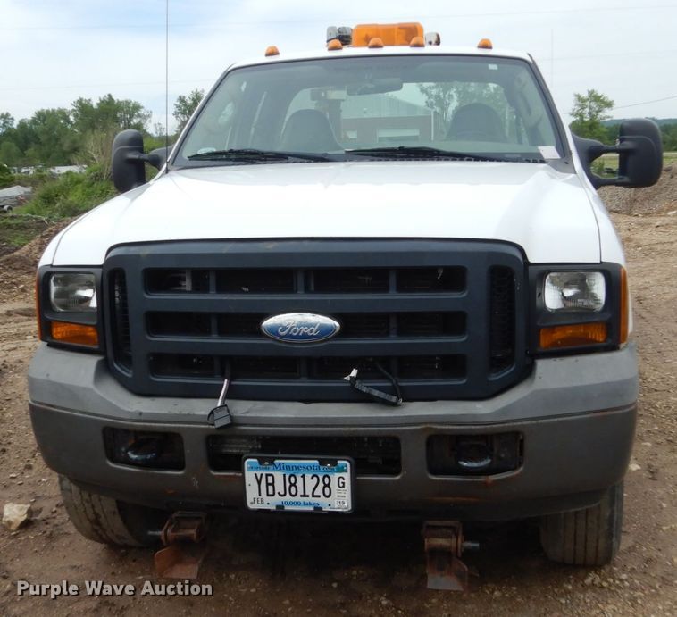 image for item FX9182 2006 Ford F350 Super Duty  SuperCab utility bed pickup truck