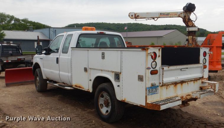 image for item FX9182 2006 Ford F350 Super Duty  SuperCab utility bed pickup truck