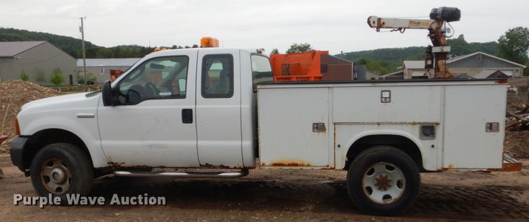 image for item FX9182 2006 Ford F350 Super Duty  SuperCab utility bed pickup truck