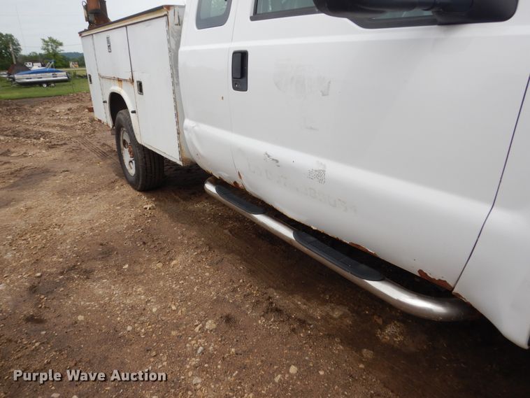image for item FX9182 2006 Ford F350 Super Duty  SuperCab utility bed pickup truck