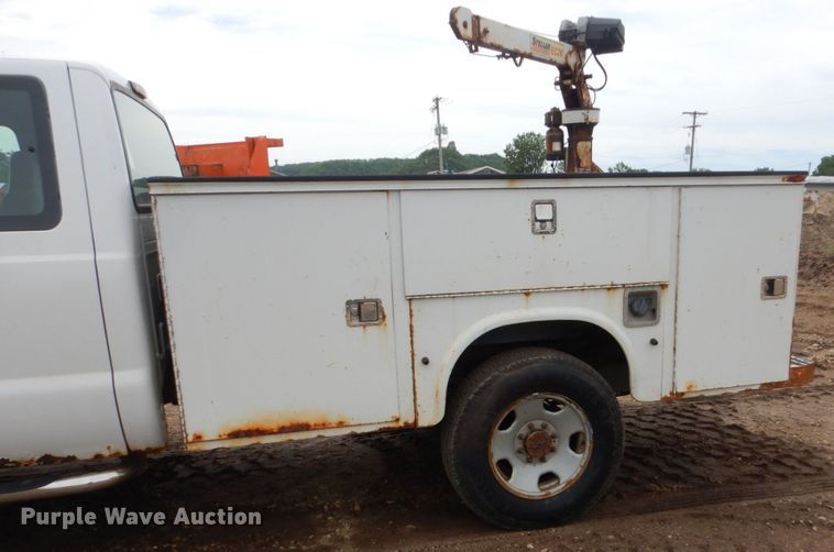 image for item FX9182 2006 Ford F350 Super Duty  SuperCab utility bed pickup truck