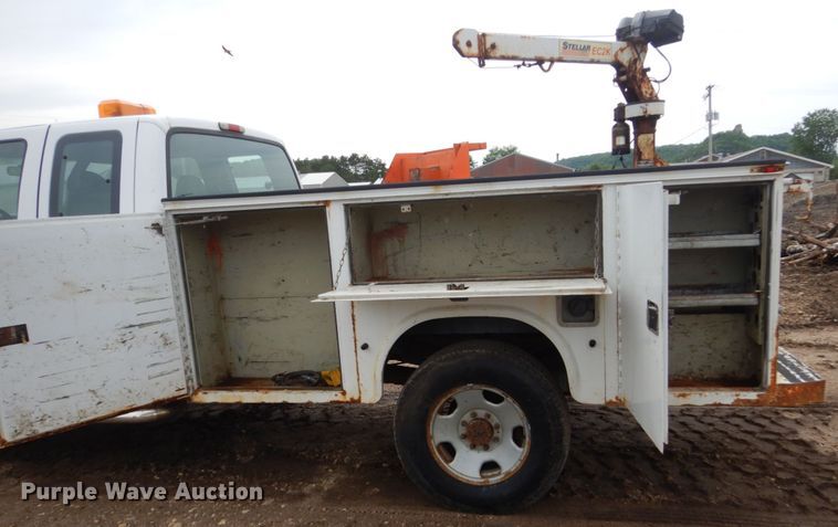 image for item FX9182 2006 Ford F350 Super Duty  SuperCab utility bed pickup truck