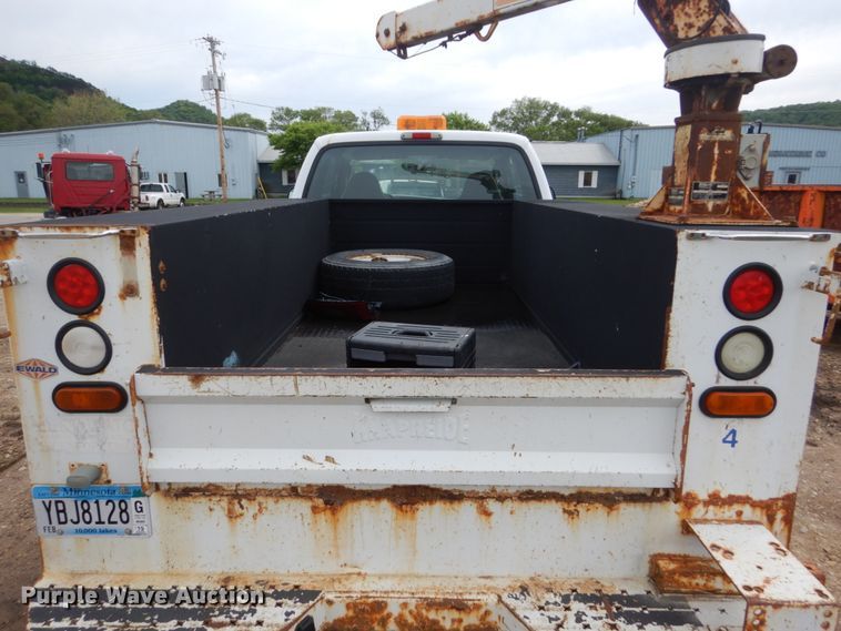 image for item FX9182 2006 Ford F350 Super Duty  SuperCab utility bed pickup truck