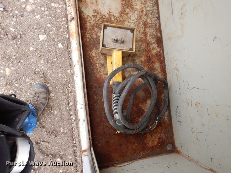 image for item FX9182 2006 Ford F350 Super Duty  SuperCab utility bed pickup truck