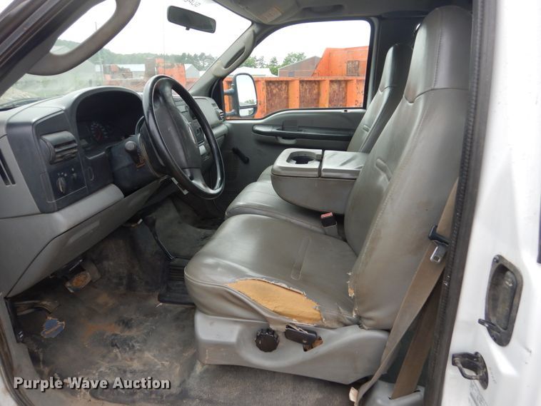 image for item FX9182 2006 Ford F350 Super Duty  SuperCab utility bed pickup truck