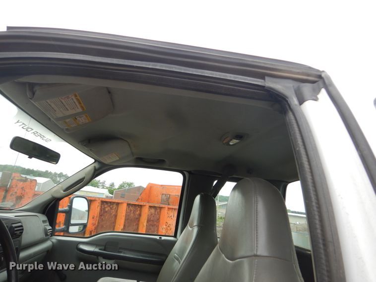 image for item FX9182 2006 Ford F350 Super Duty  SuperCab utility bed pickup truck