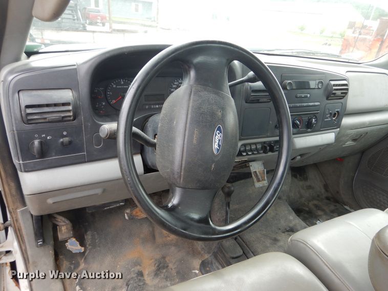 image for item FX9182 2006 Ford F350 Super Duty  SuperCab utility bed pickup truck