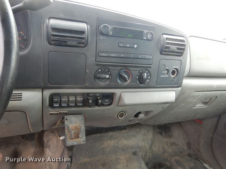 image for item FX9182 2006 Ford F350 Super Duty  SuperCab utility bed pickup truck