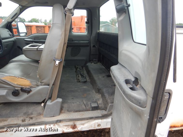 image for item FX9182 2006 Ford F350 Super Duty  SuperCab utility bed pickup truck