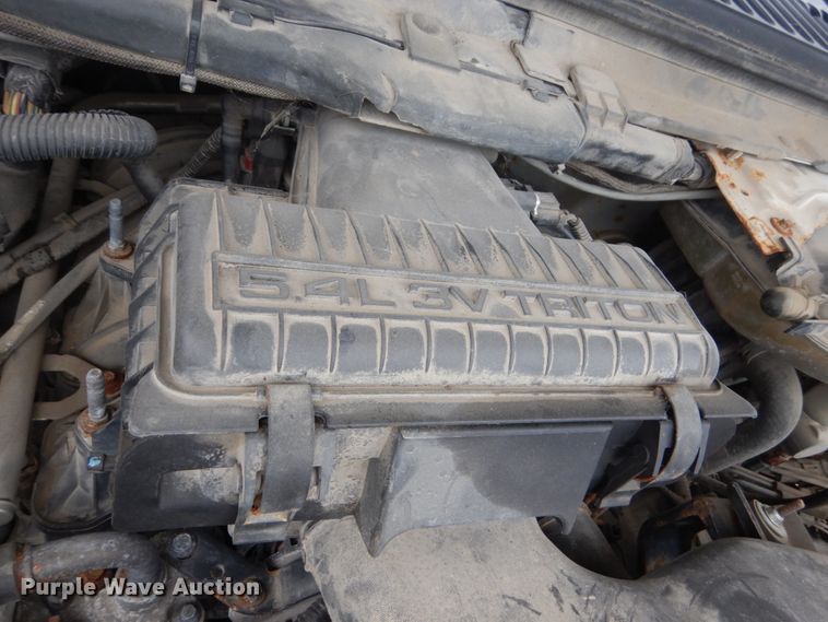 image for item FX9182 2006 Ford F350 Super Duty  SuperCab utility bed pickup truck