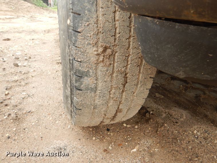 image for item FX9182 2006 Ford F350 Super Duty  SuperCab utility bed pickup truck