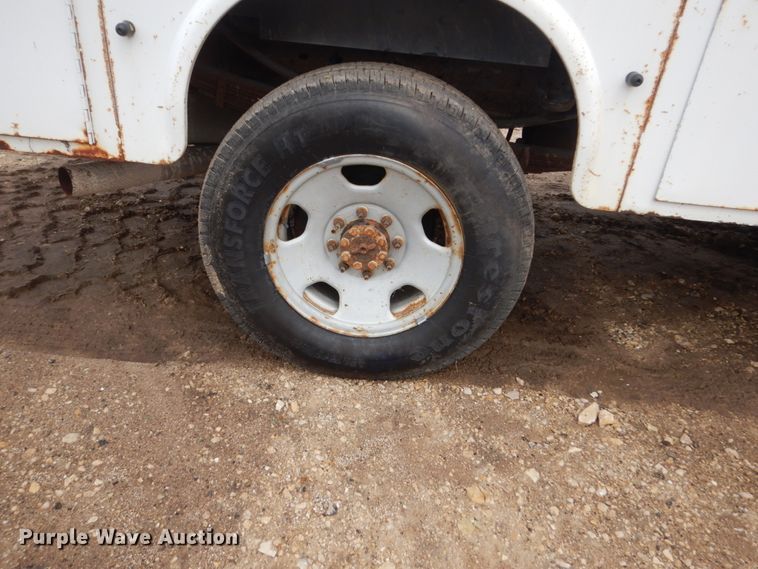 image for item FX9182 2006 Ford F350 Super Duty  SuperCab utility bed pickup truck