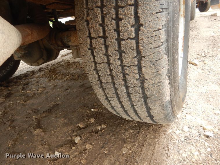 image for item FX9182 2006 Ford F350 Super Duty  SuperCab utility bed pickup truck