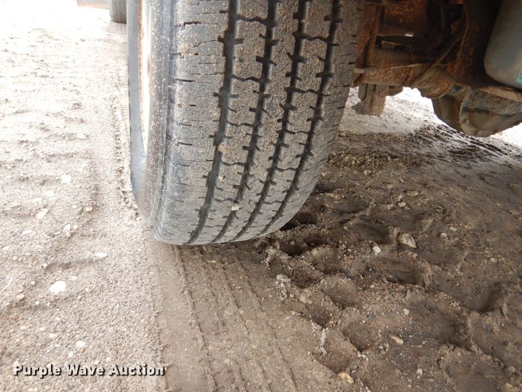 image for item FX9182 2006 Ford F350 Super Duty  SuperCab utility bed pickup truck