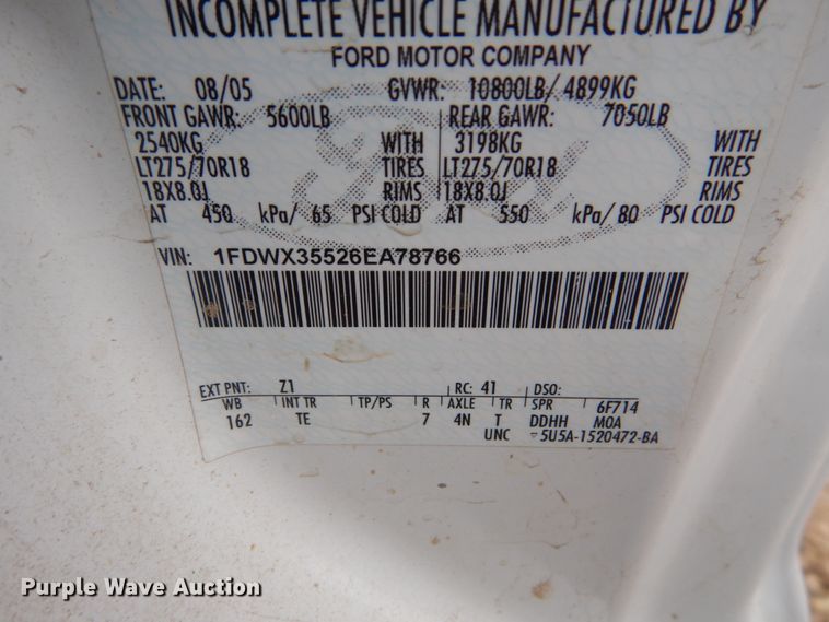 image for item FX9182 2006 Ford F350 Super Duty  SuperCab utility bed pickup truck