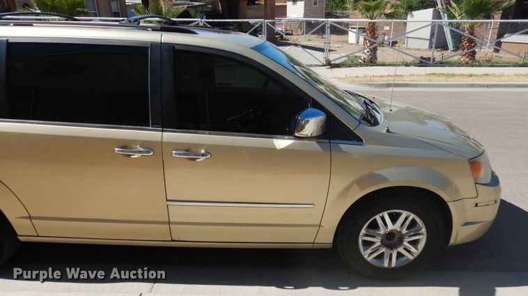 image for item GE9451 2010 Chrysler Town & Country Limited  van