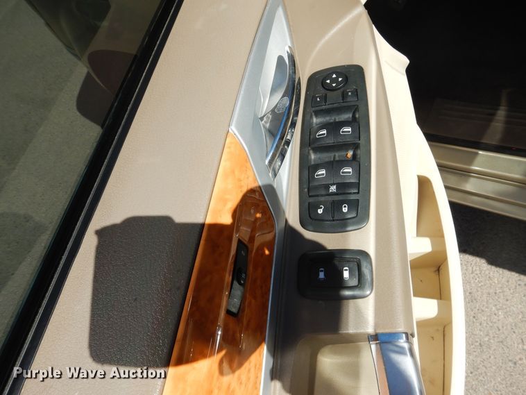 image for item GE9451 2010 Chrysler Town & Country Limited  van