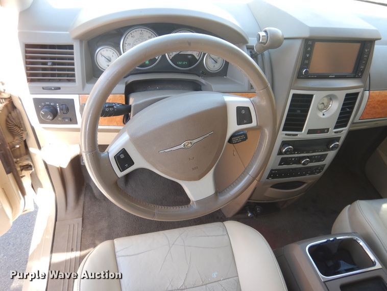 image for item GE9451 2010 Chrysler Town & Country Limited  van