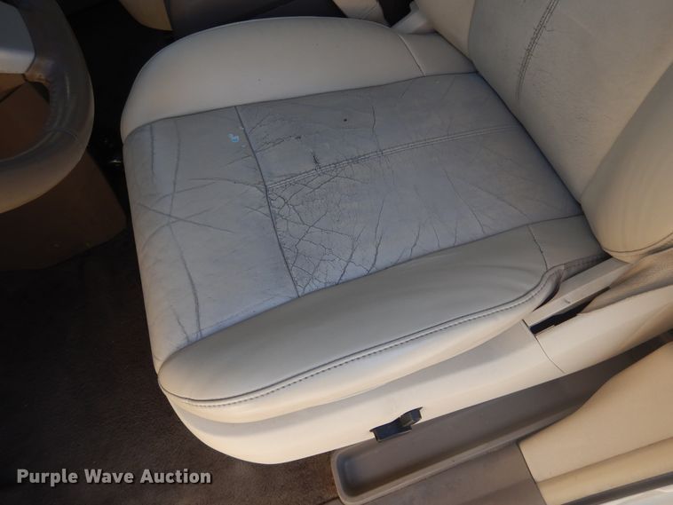 image for item GE9451 2010 Chrysler Town & Country Limited  van