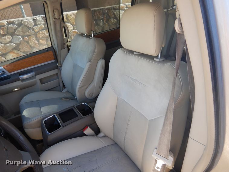 image for item GE9451 2010 Chrysler Town & Country Limited  van