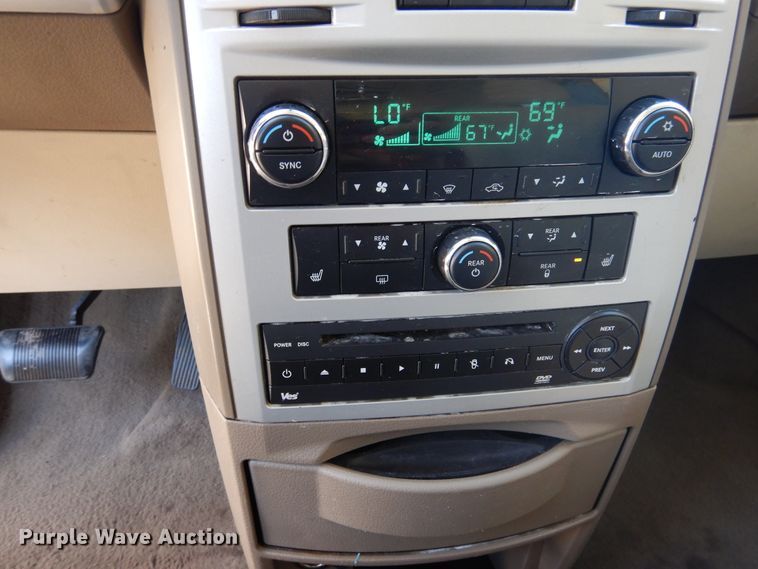 image for item GE9451 2010 Chrysler Town & Country Limited  van