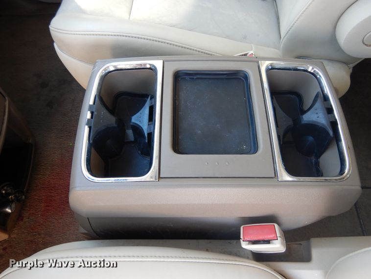 image for item GE9451 2010 Chrysler Town & Country Limited  van