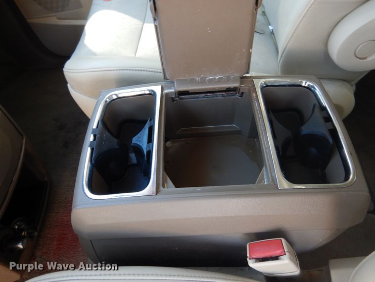 image for item GE9451 2010 Chrysler Town & Country Limited  van