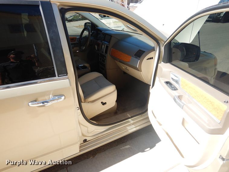 image for item GE9451 2010 Chrysler Town & Country Limited  van