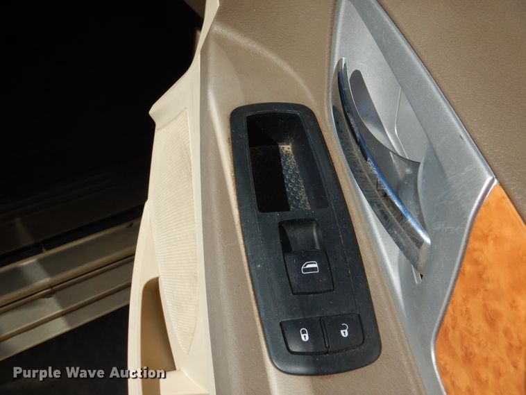 image for item GE9451 2010 Chrysler Town & Country Limited  van