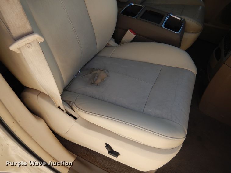 image for item GE9451 2010 Chrysler Town & Country Limited  van