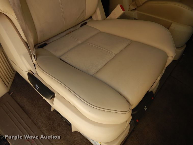 image for item GE9451 2010 Chrysler Town & Country Limited  van