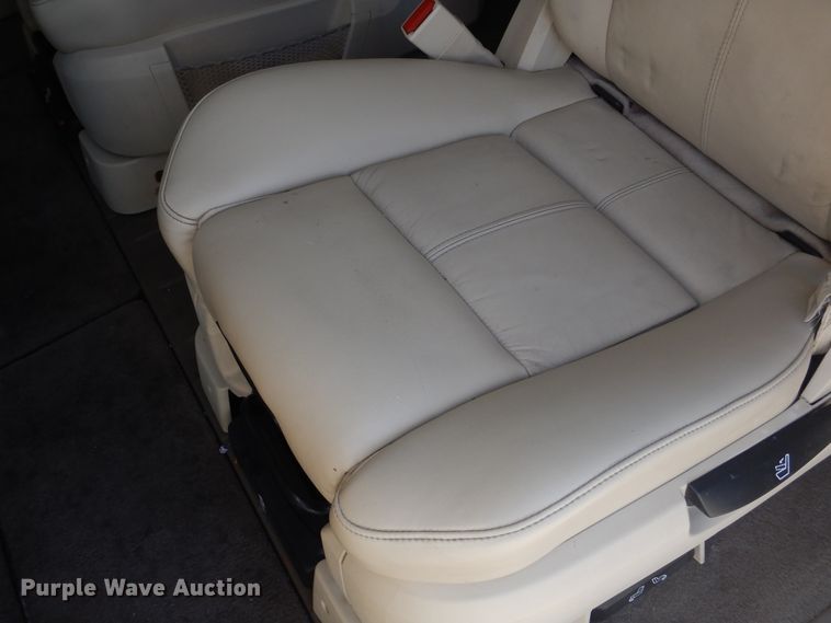 image for item GE9451 2010 Chrysler Town & Country Limited  van