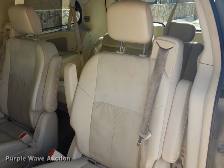 image for item GE9451 2010 Chrysler Town & Country Limited  van