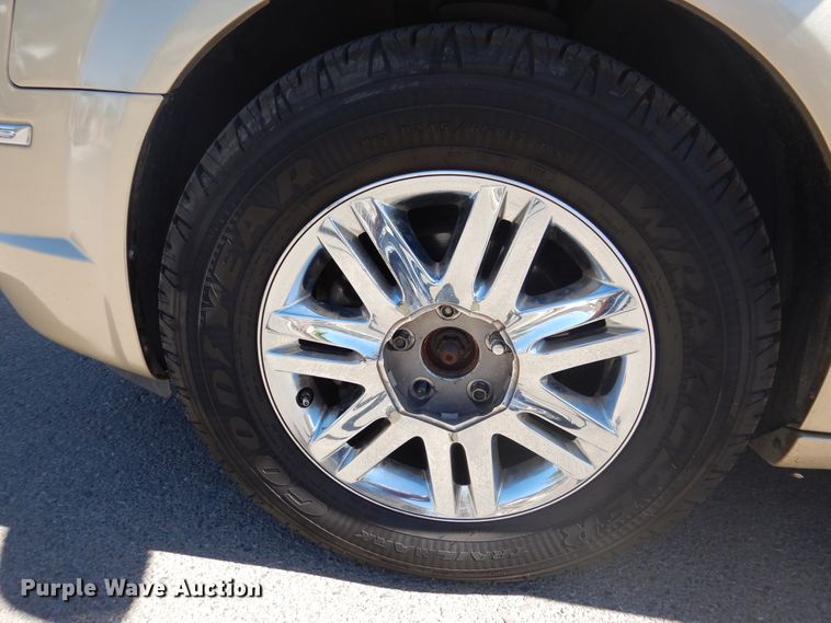 image for item GE9451 2010 Chrysler Town & Country Limited  van