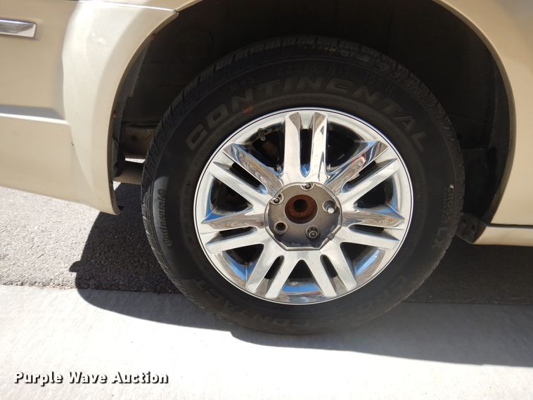 image for item GE9451 2010 Chrysler Town & Country Limited  van