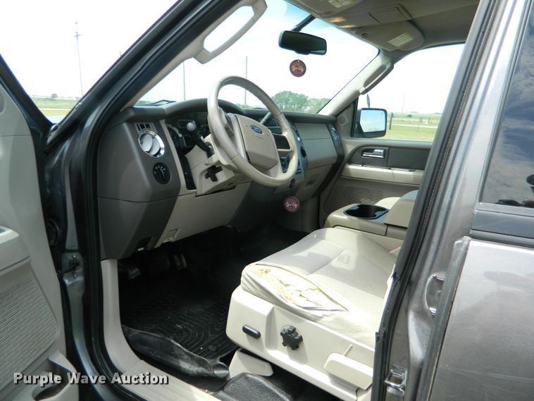 image for item GE9916 2010 Ford Expedition  SUV