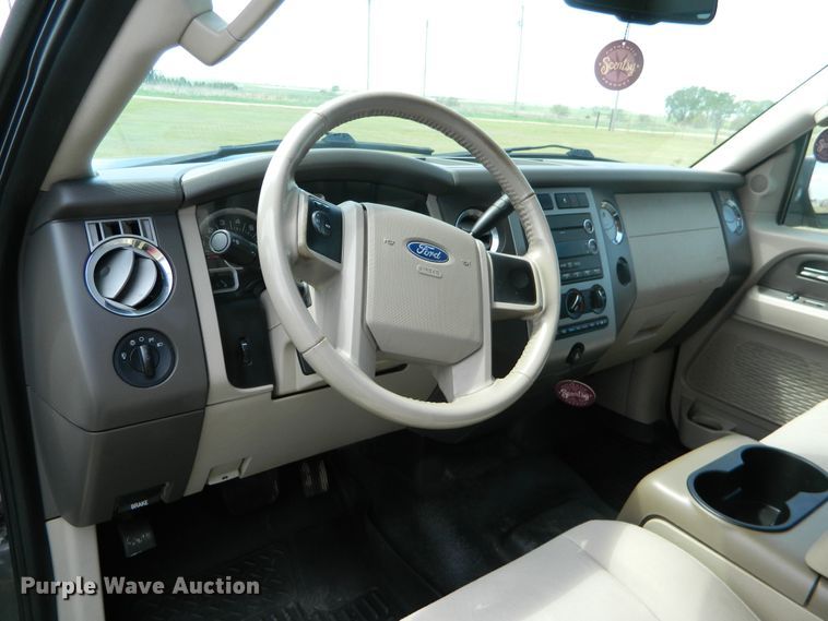 image for item GE9916 2010 Ford Expedition  SUV