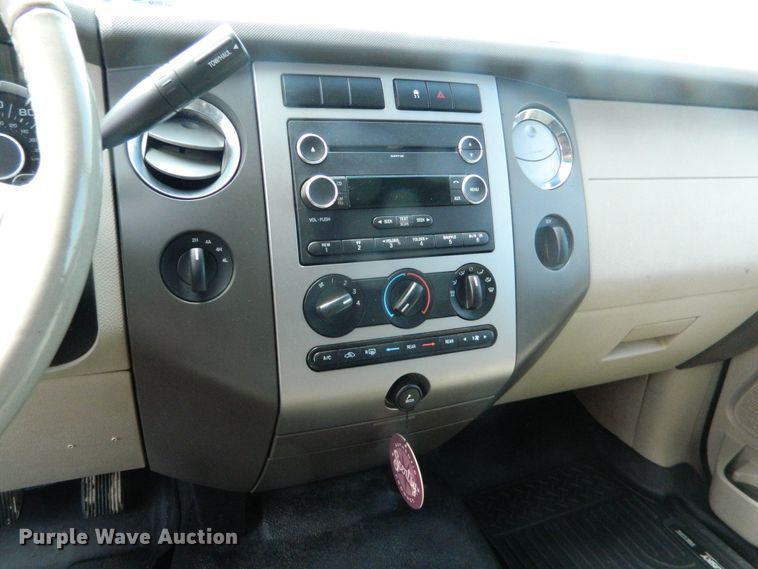 image for item GE9916 2010 Ford Expedition  SUV