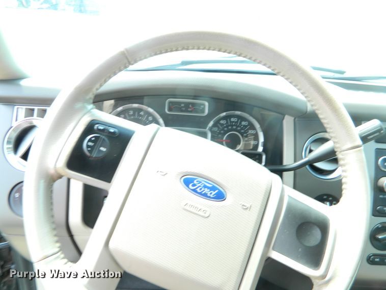 image for item GE9916 2010 Ford Expedition  SUV