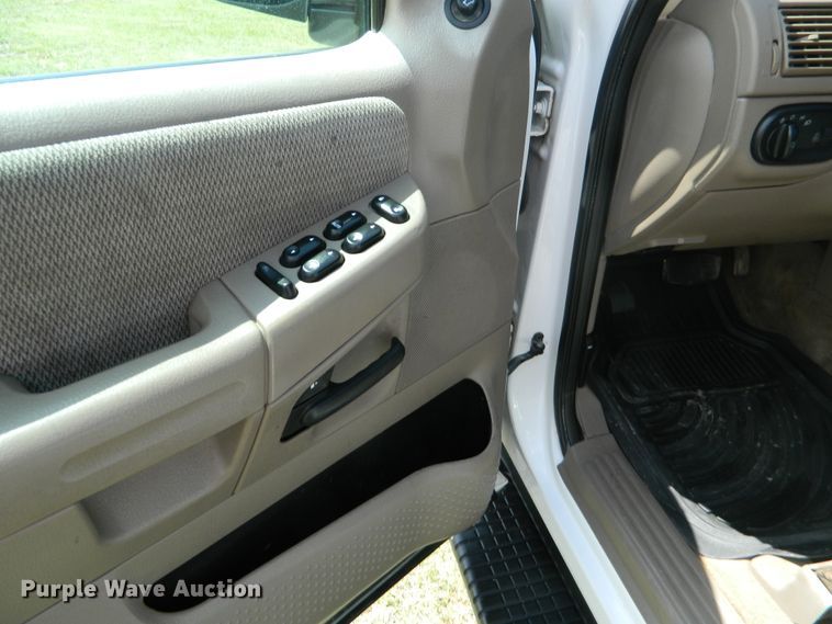 image for item GE9917 2002 Ford Explorer  SUV