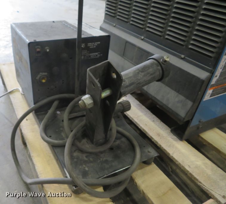 image for item GI9165 Miller Deltaweld 302 mig welder