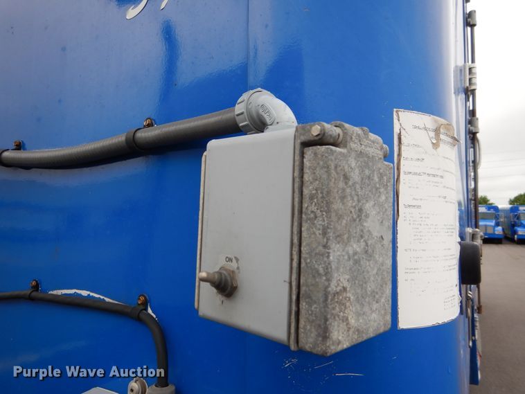 image for item GL9719 2005 Clark refrigerated van trailer