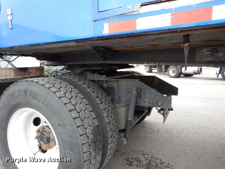 image for item GL9719 2005 Clark refrigerated van trailer