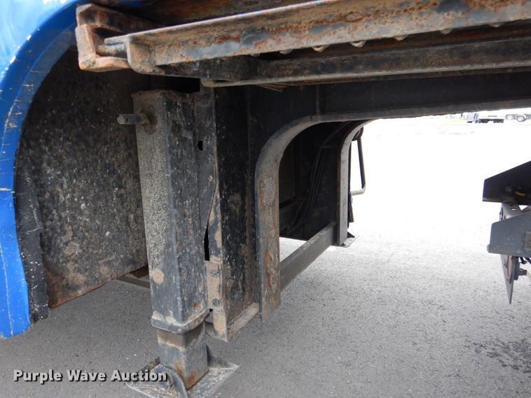 image for item GL9719 2005 Clark refrigerated van trailer