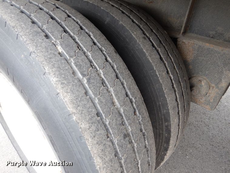 image for item GL9719 2005 Clark refrigerated van trailer