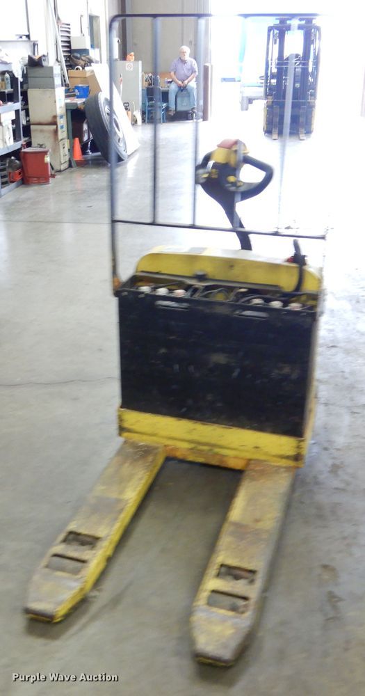 image for item GL9725 Hyster W40Z pallet jack