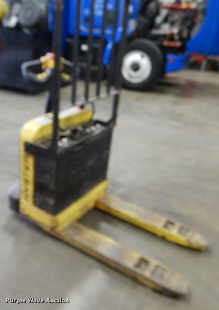 image for item GL9725 Hyster W40Z pallet jack