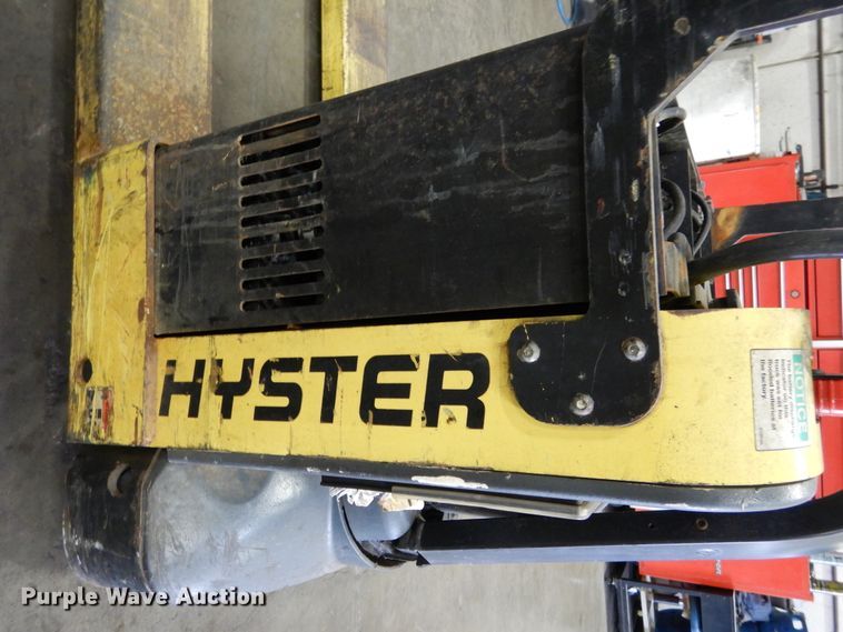 image for item GL9725 Hyster W40Z pallet jack