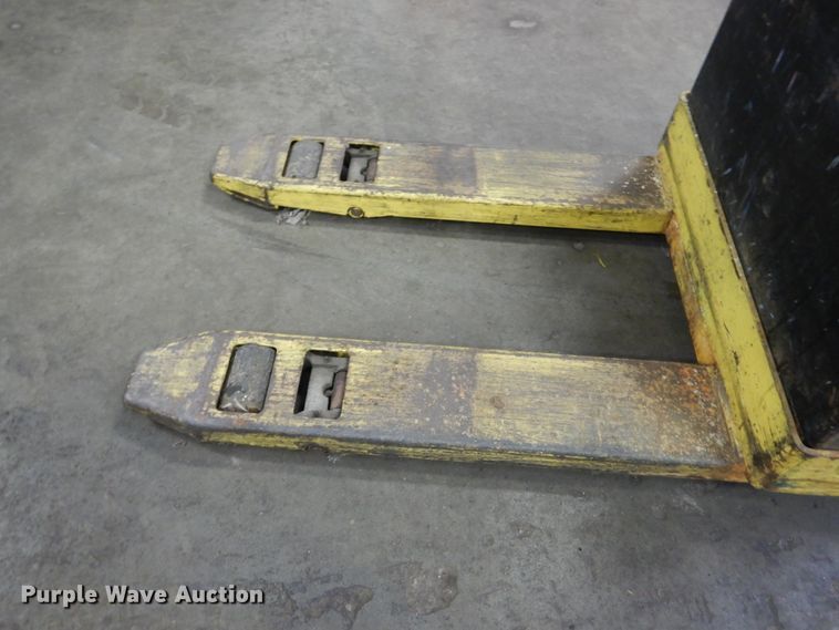 image for item GL9725 Hyster W40Z pallet jack