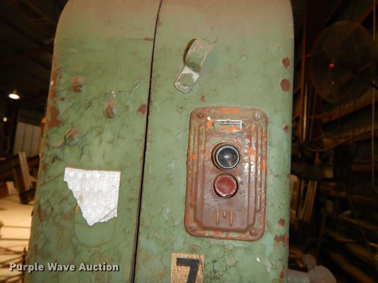 image for item GN9388 Do All V-36 bandsaw